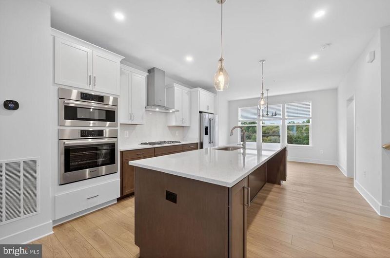 4937 Purdy Aly, Rockville, MD 20850