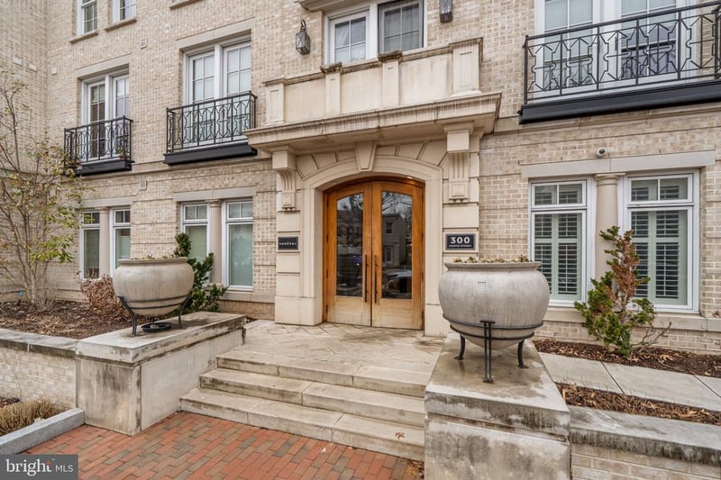 300 8th St NE #102, Washington, DC 20002