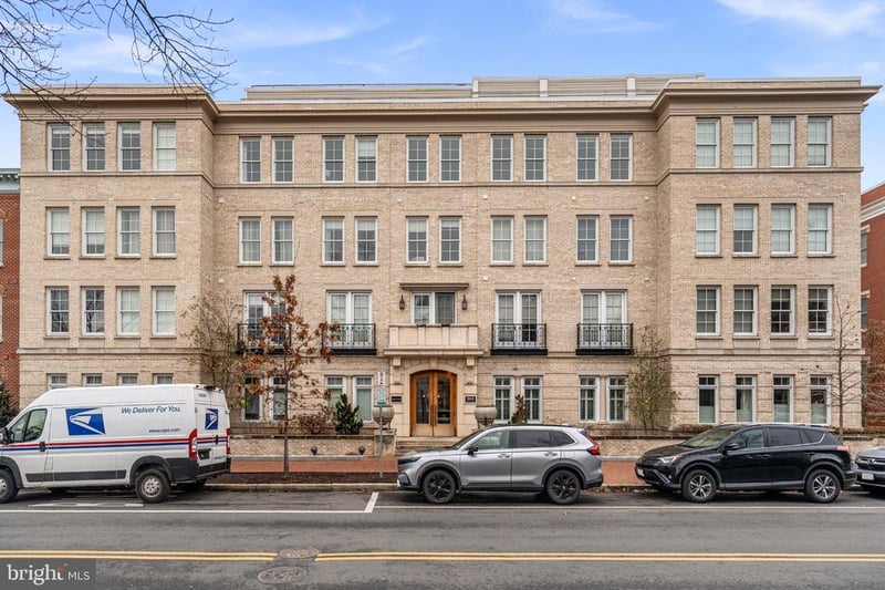 300 8th St NE #102, Washington, DC 20002