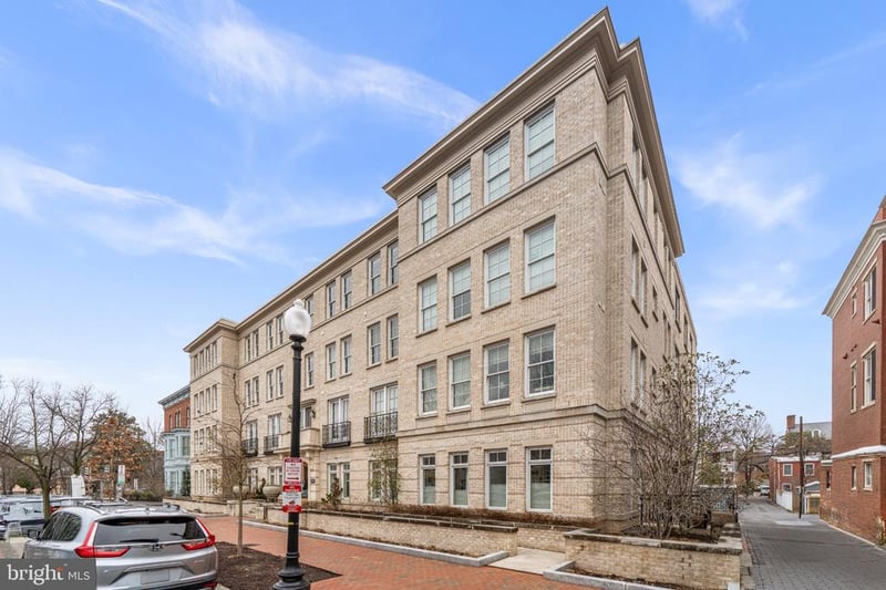 300 8th St NE #102, Washington, DC 20002