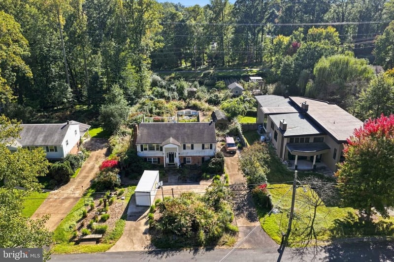 8123 Westchester Dr, Vienna, VA 22182