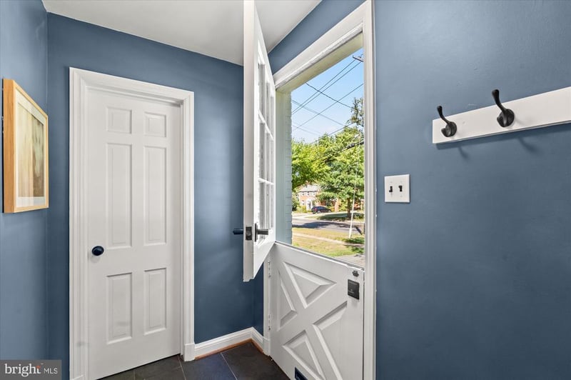 5908 Cromwell Dr, Bethesda, MD 20816