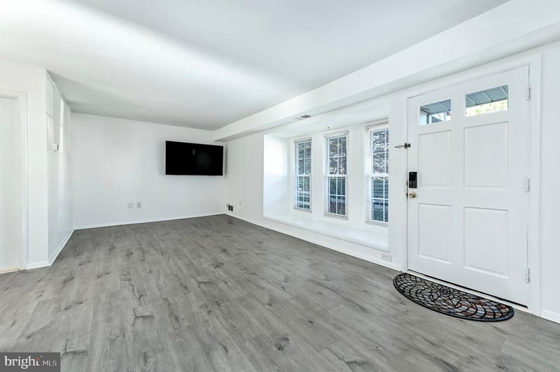 336 Roanoke Dr SE, Leesburg, VA 20175