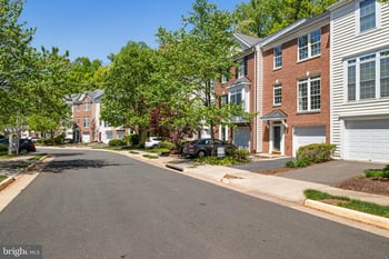 4037 Fairfax Center Hunt Trl, Fairfax, VA 22030