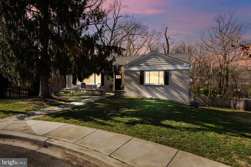 5128 Linnean Ter NW, Washington, DC 20008