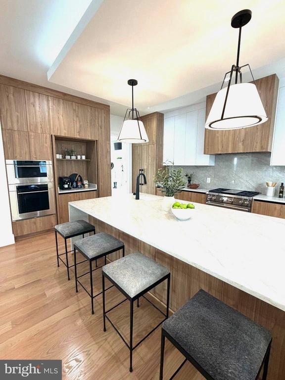2002 Hillside Dr, Falls Church, VA 22043