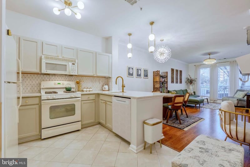 12000 Market St #132, Reston, VA 20190