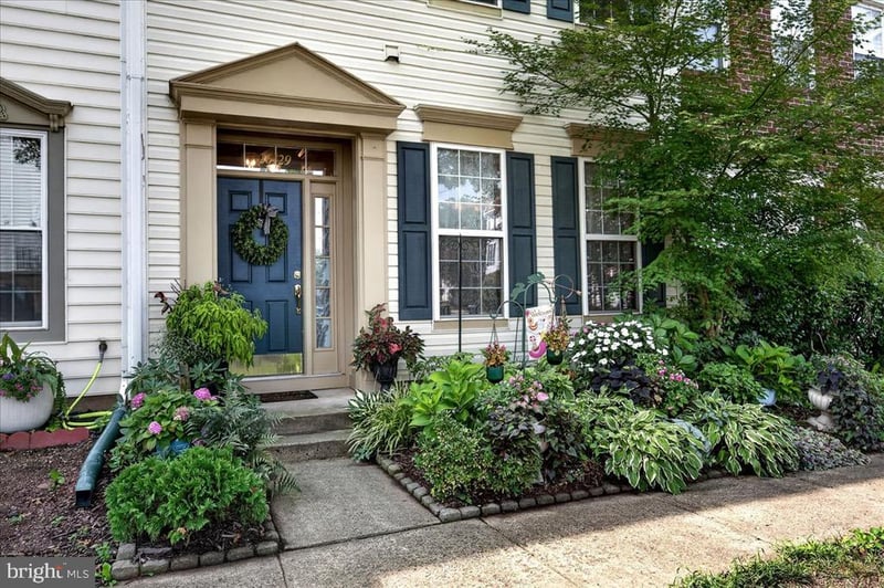 26129 Nimbleton Sq, Chantilly, VA 20152