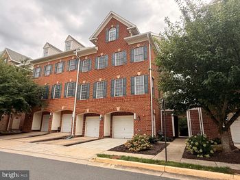 4611 Hummingbird Ln #107, Fairfax, VA 22033