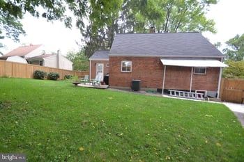 7133 Oakland Ave, Falls Church, VA 22042