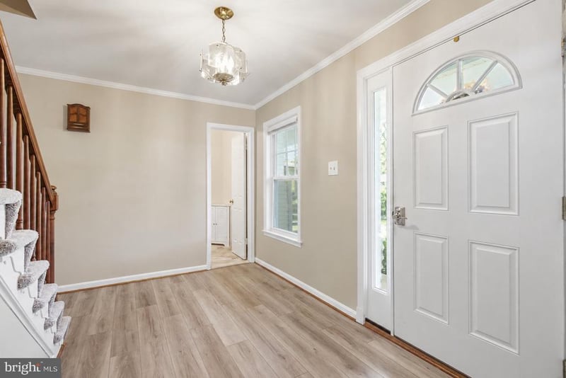8878 Sweetbriar St, Manassas, VA 20110