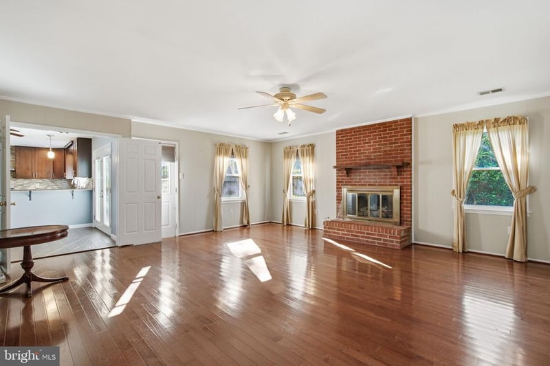 8878 Sweetbriar St, Manassas, VA 20110