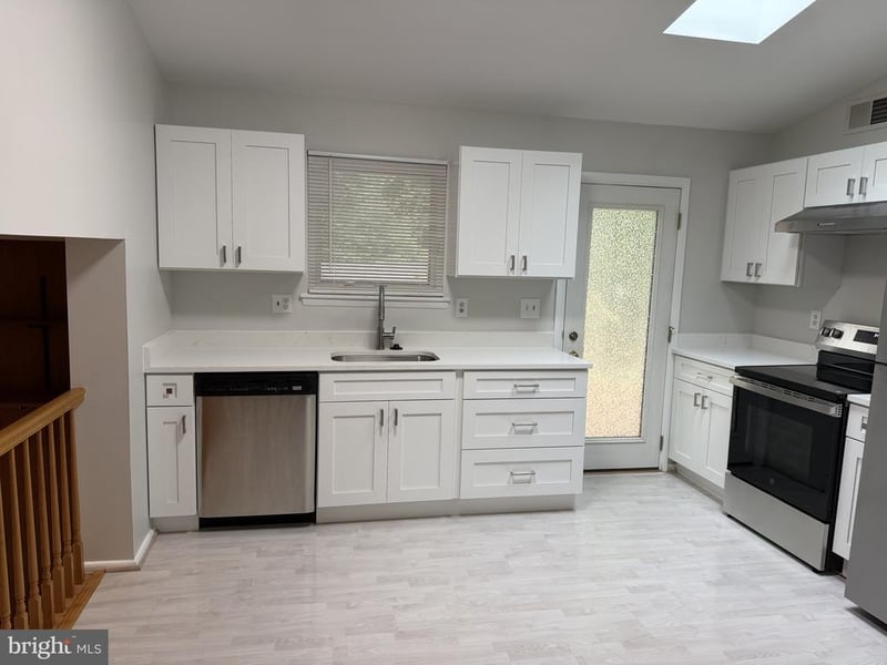 14015 Congress Dr, Rockville, MD 20853