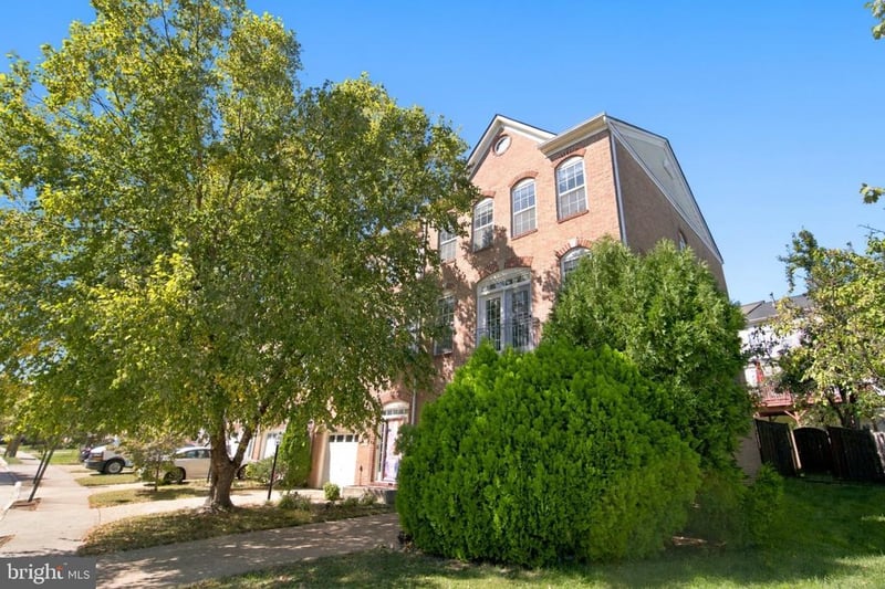 13580 Flying Squirrel Dr, Herndon, VA 20171