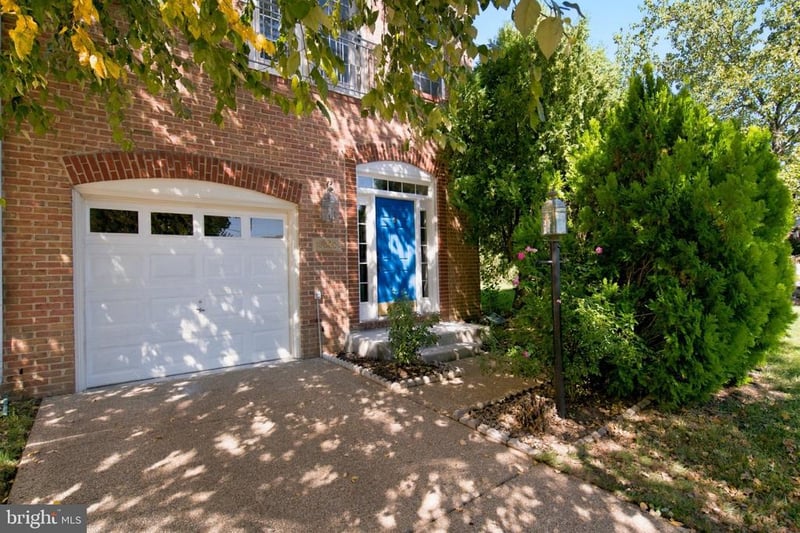13580 Flying Squirrel Dr, Herndon, VA 20171