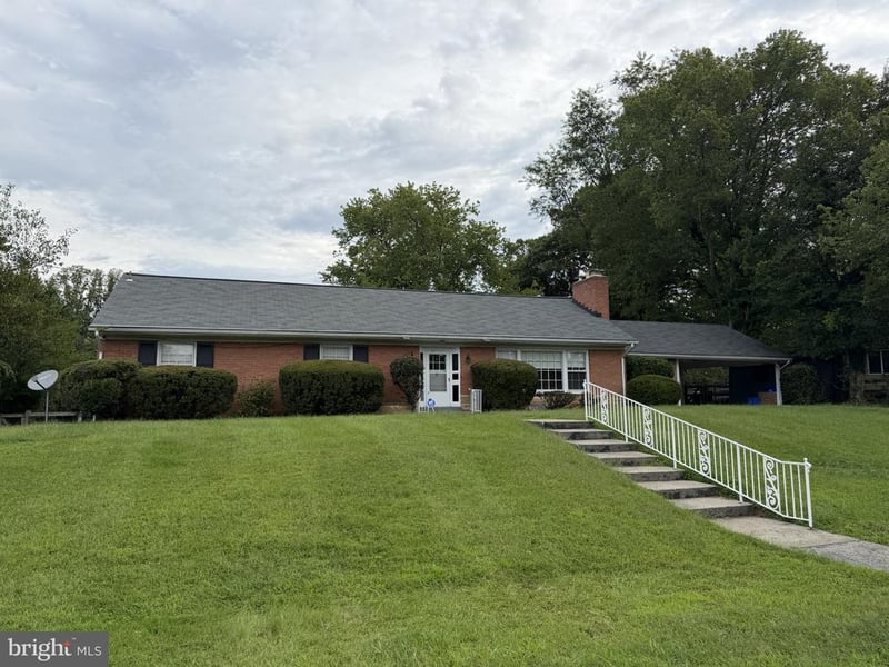 9220 Quintana Dr, Bethesda, MD 20817