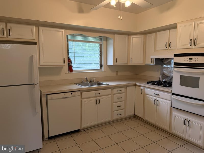 9220 Quintana Dr, Bethesda, MD 20817