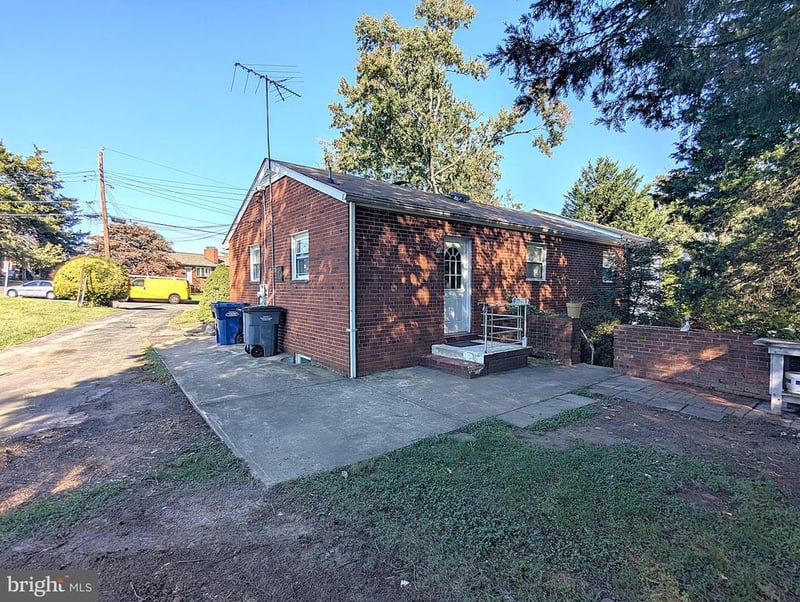 3215 Apex Cir, Falls Church, VA 22044