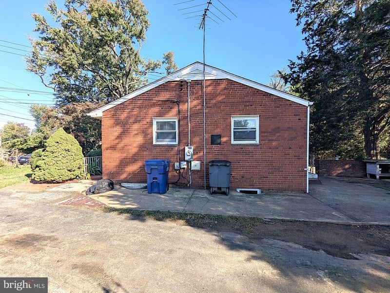 3215 Apex Cir, Falls Church, VA 22044