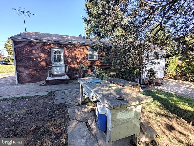3215 Apex Cir, Falls Church, VA 22044