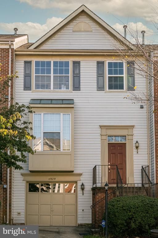 47679 Comer Sq, Sterling, VA 20165