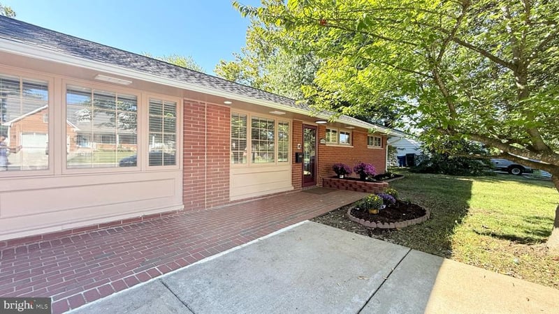 4905 Apple Tree Dr, Alexandria, VA 22310
