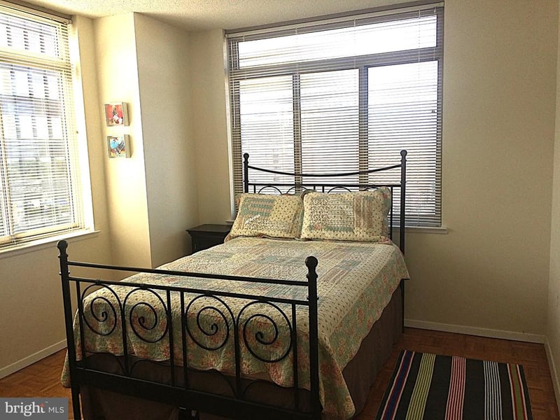 4801 Fairmont Ave #811, Bethesda, MD 20814