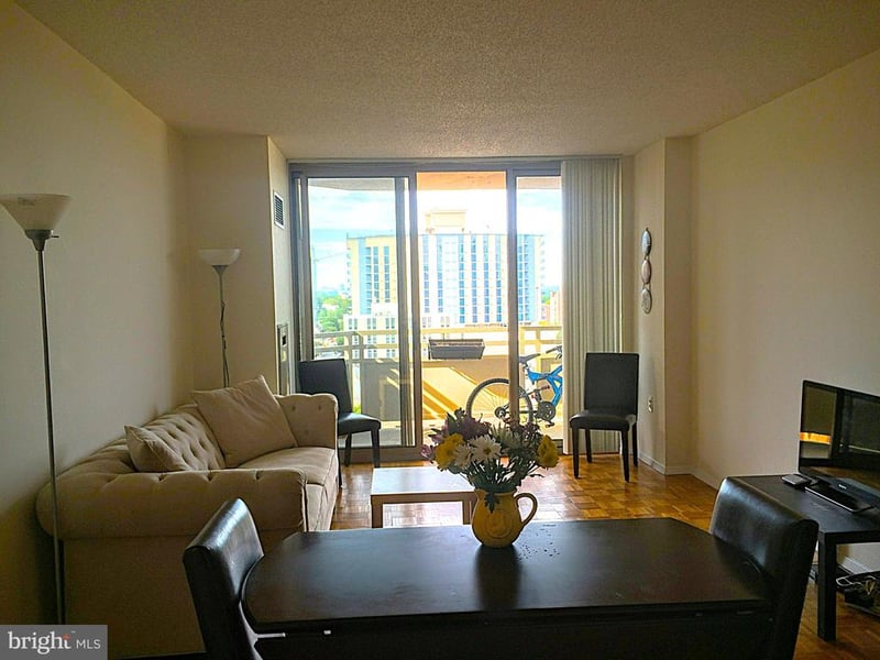 4801 Fairmont Ave #811, Bethesda, MD 20814