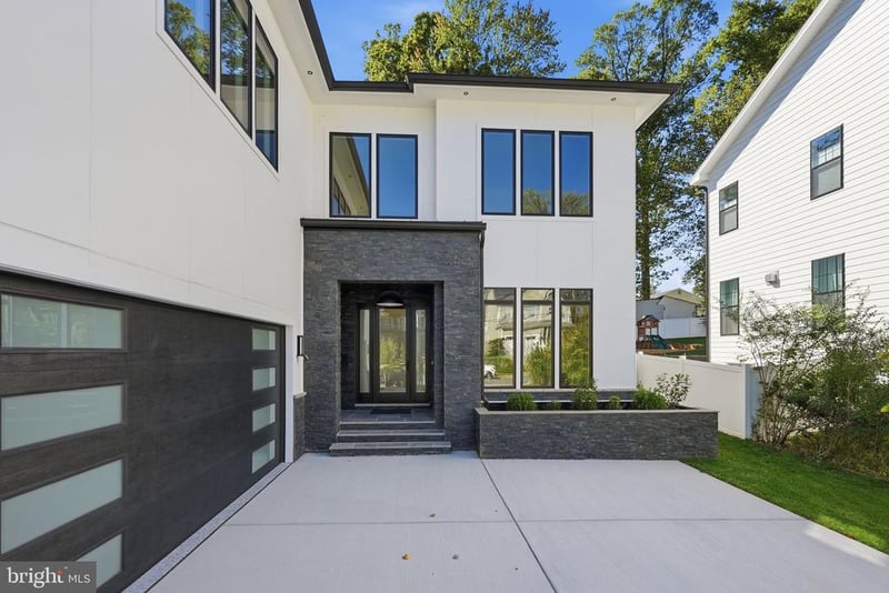 2002 Hillside Dr, Falls Church, VA 22043