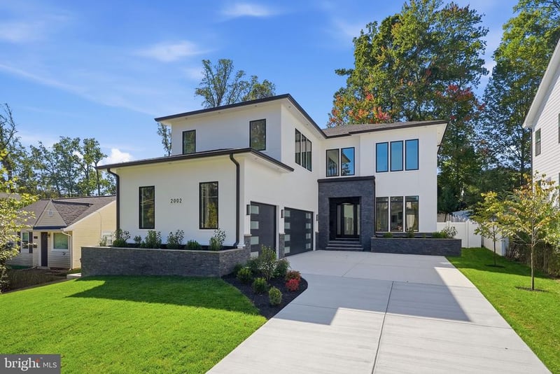 2002 Hillside Dr, Falls Church, VA 22043