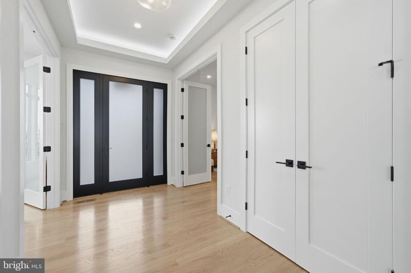 2002 Hillside Dr, Falls Church, VA 22043