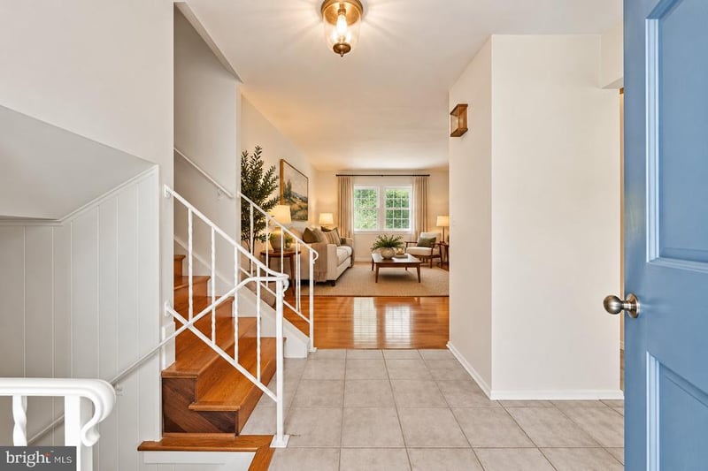 9904 Vale Rd, Vienna, VA 22181