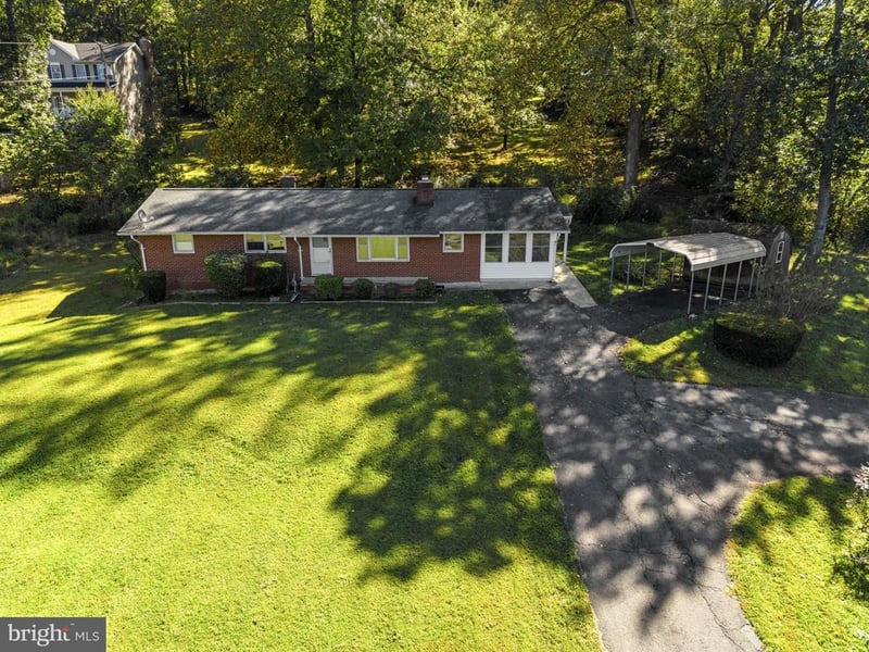 9707 Crest Hill Rd, Marshall, VA 20115