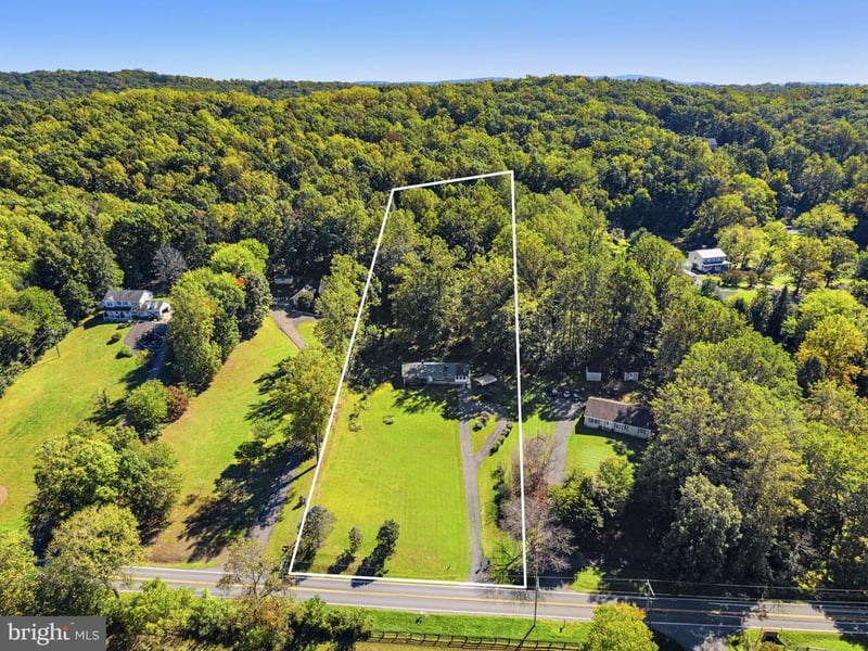 9707 Crest Hill Rd, Marshall, VA 20115