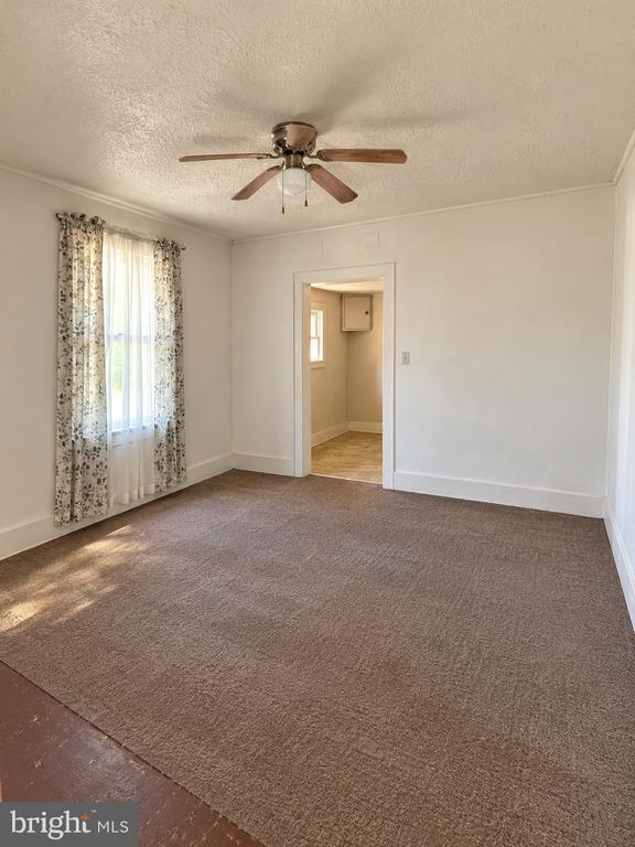 71 Pegs Ln, Fredericksburg, VA 22405