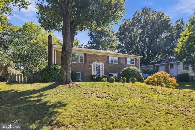 8004 Lynnfield Dr, Alexandria, VA 22306