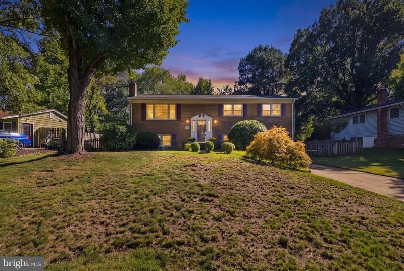 8004 Lynnfield Dr, Alexandria, VA 22306