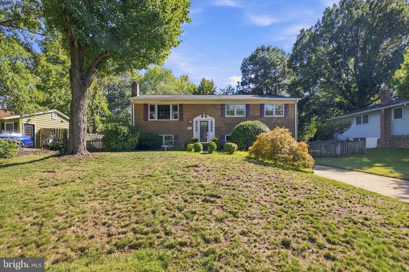 8004 Lynnfield Dr, Alexandria, VA 22306