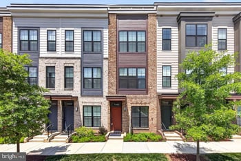 7348 Blade Dr, Falls Church, VA 22042