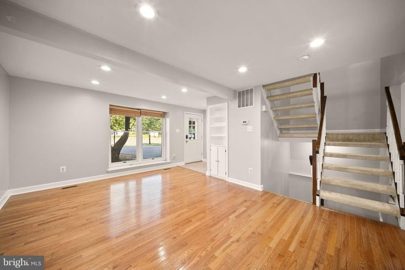 1568 Poplar Grove Dr, Reston, VA 20194
