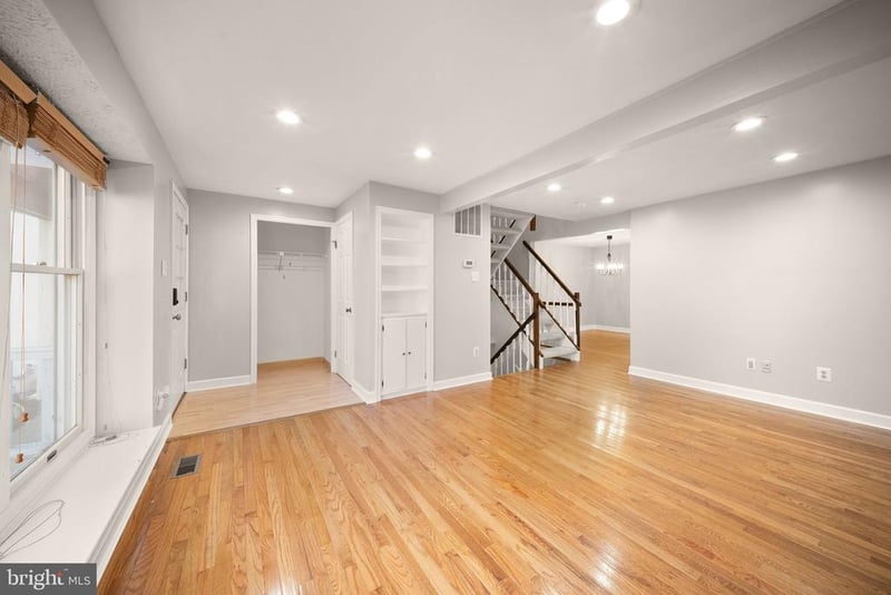 1568 Poplar Grove Dr, Reston, VA 20194