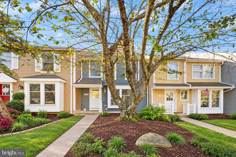 1568 Poplar Grove Dr, Reston, VA 20194