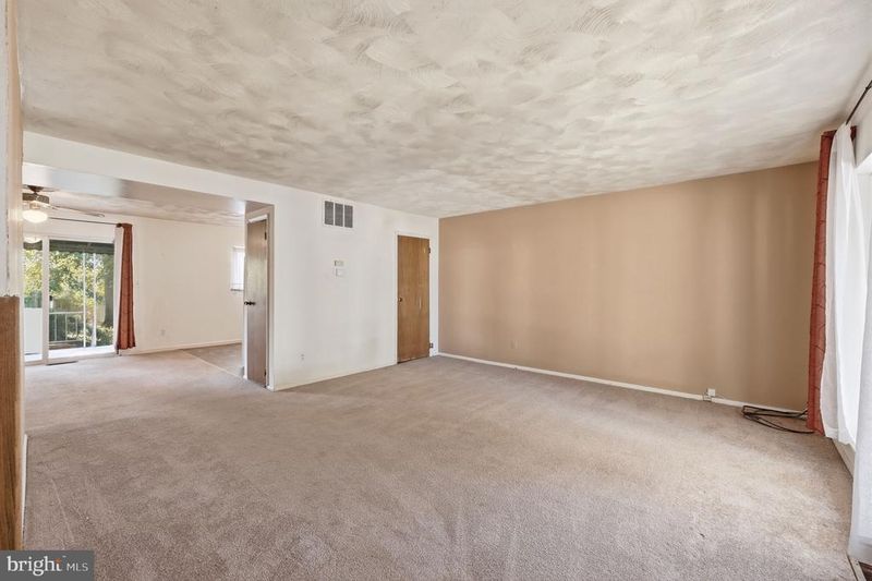 7249 Hylton St, Capitol Heights, MD 20743