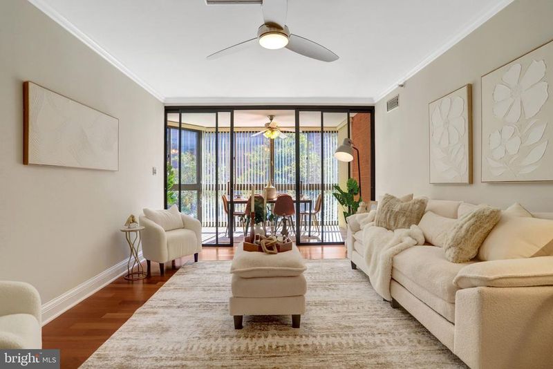 1001 N Randolph St #302, Arlington, VA 22201