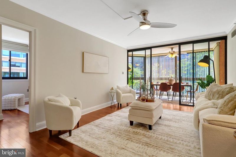 1001 N Randolph St #302, Arlington, VA 22201
