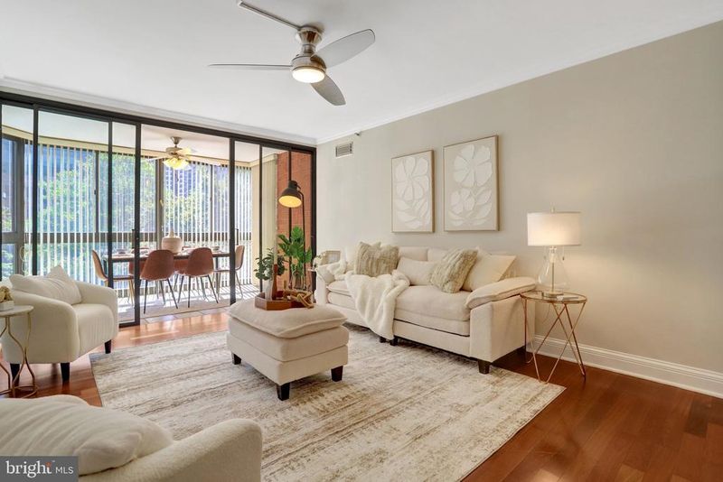 1001 N Randolph St #302, Arlington, VA 22201