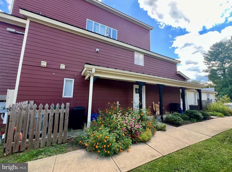 201 N 23rd St #D, Purcellville, VA 20132