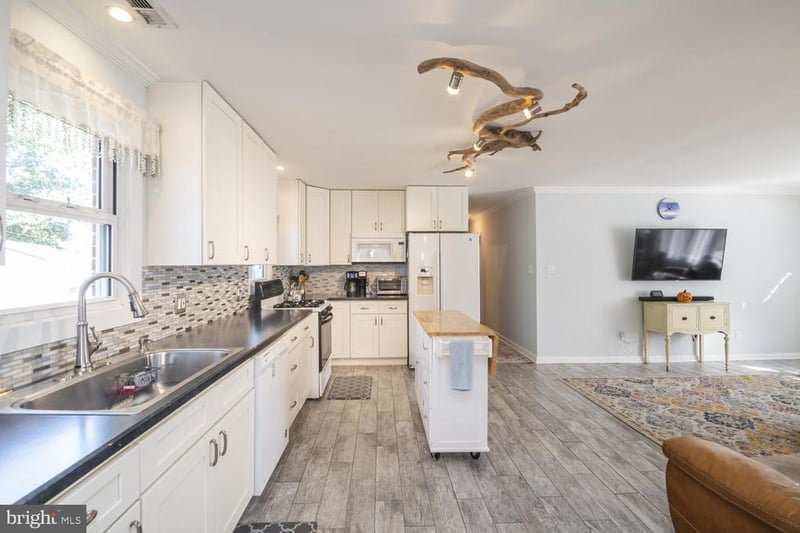 7904 Outing Ave, Pasadena, MD 21122