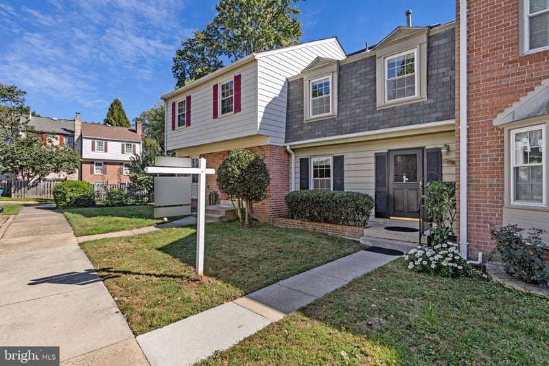 4930 Van Walbeek Pl, Annandale, VA 22003