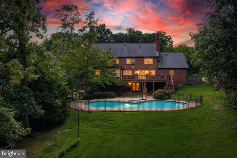 10105 Sorrel Ave, Potomac, MD 20854